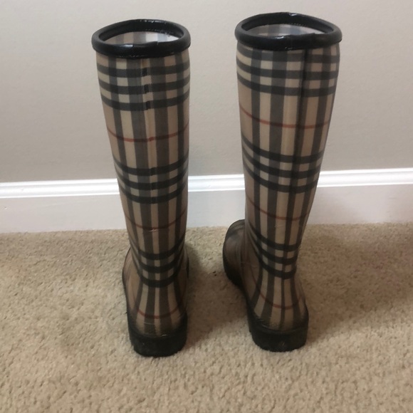 Burberry rain boots - Picture 3 of 4